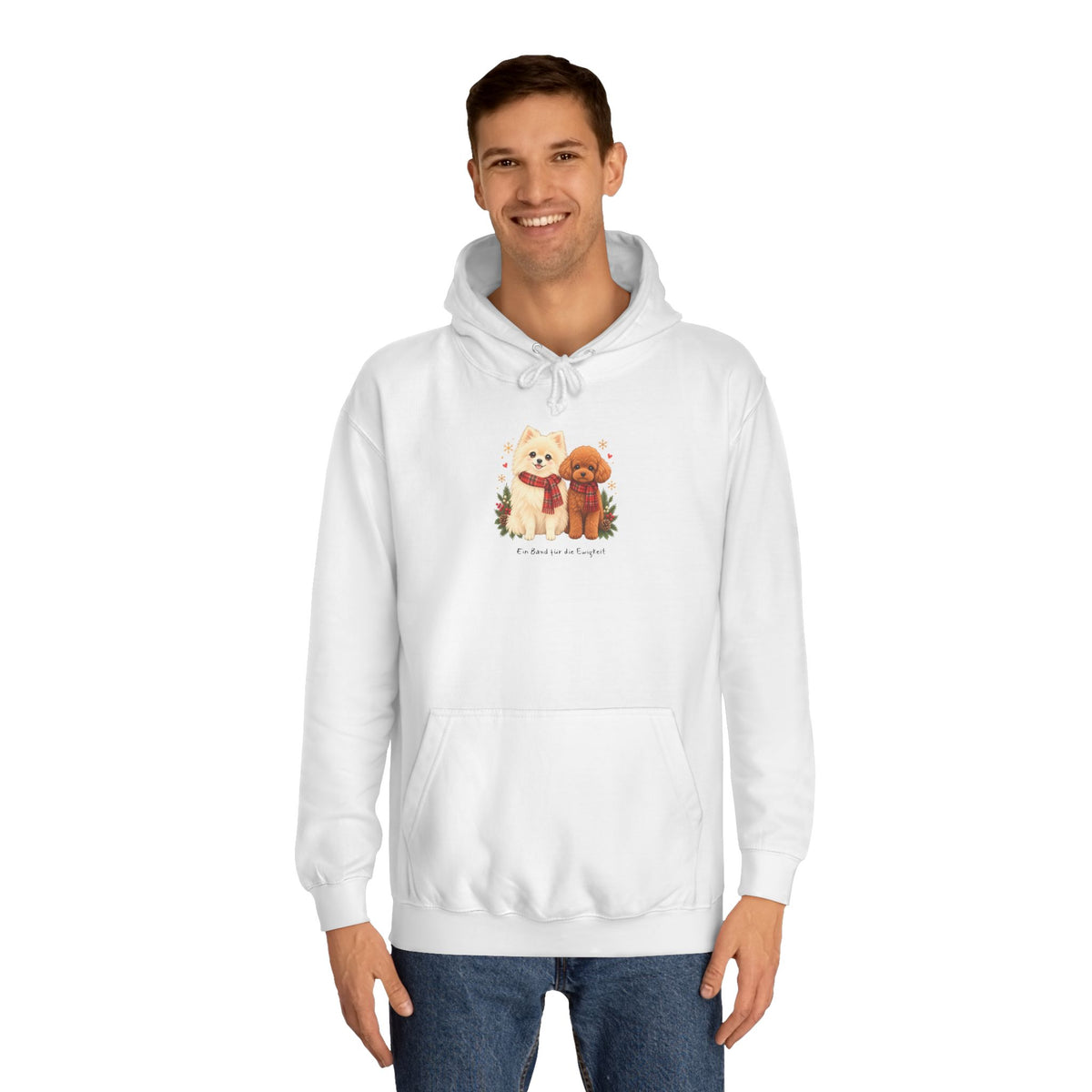 Personalisierter Unisex-Hoodie PanaPeti in Weiß mit Haustierportraits im Design „Weihnachtsgeschenk“, am Model getragen.